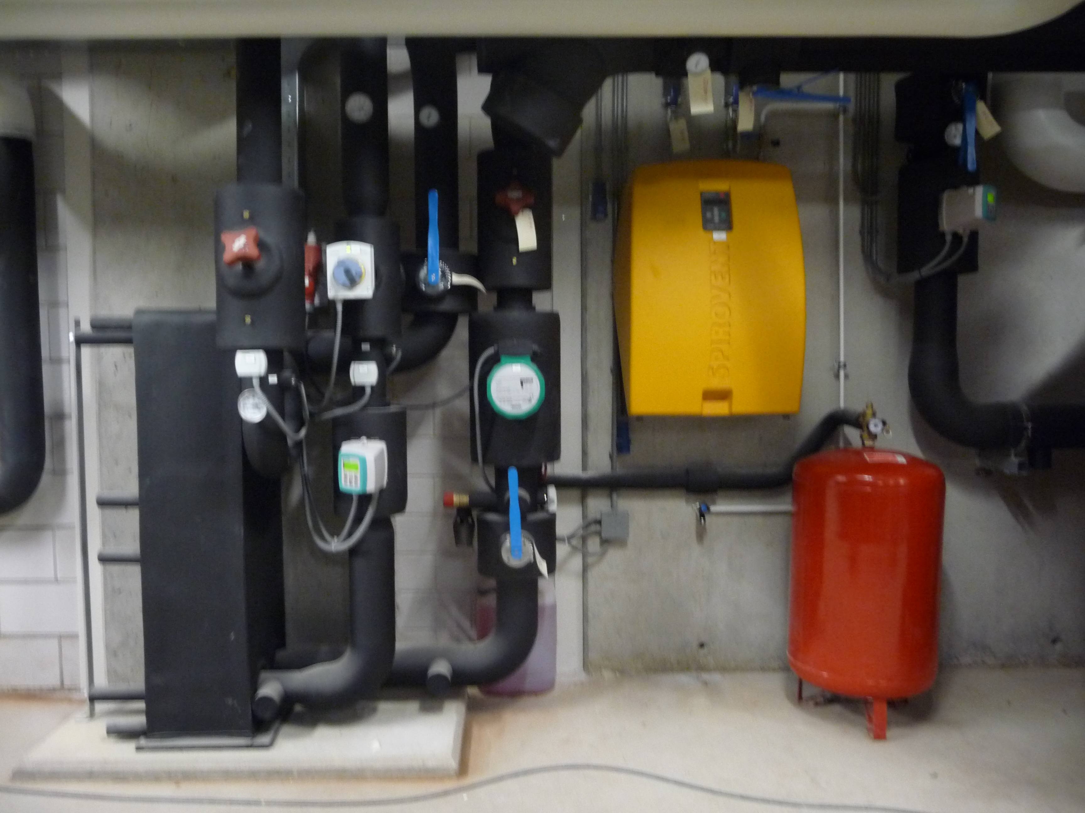 Triple-Solar-PVT-zonnepaneel-technische-installatie-warmtepomp-expansivat