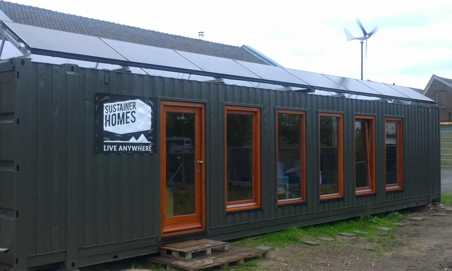 Triple Solar PVT tiny house warmtepomp Sustainer PVT panelen detail montage Sustainer aanzicht