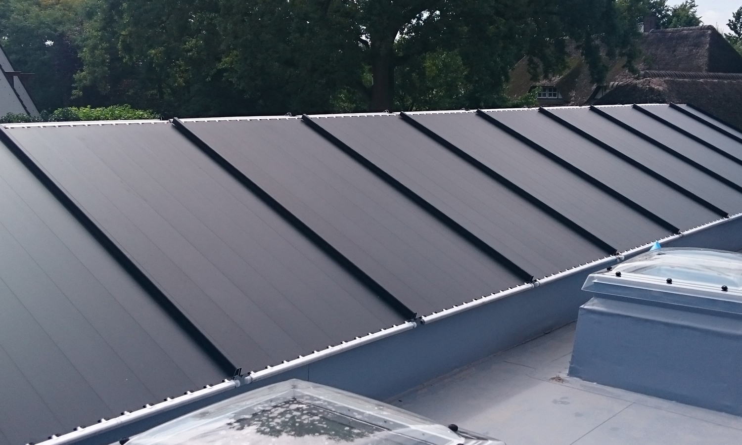 Triple Solar PVT warmtepomp paneel Zeegers zijaanzicht