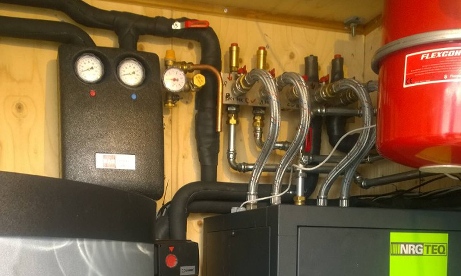 Triple Solar PVT warmtepomp paneel technische installatie