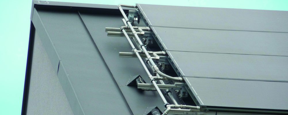 Triple Solar PVT paneel met zinkdak leidingwerk site