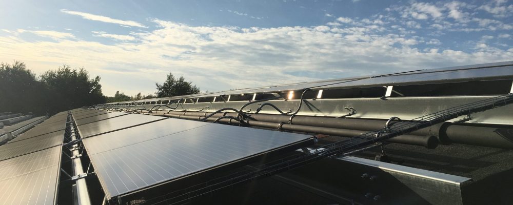 PVT-paneel-Triple-Solar-zonnepaneel-warmtepomppaneel-PVT-groot-project